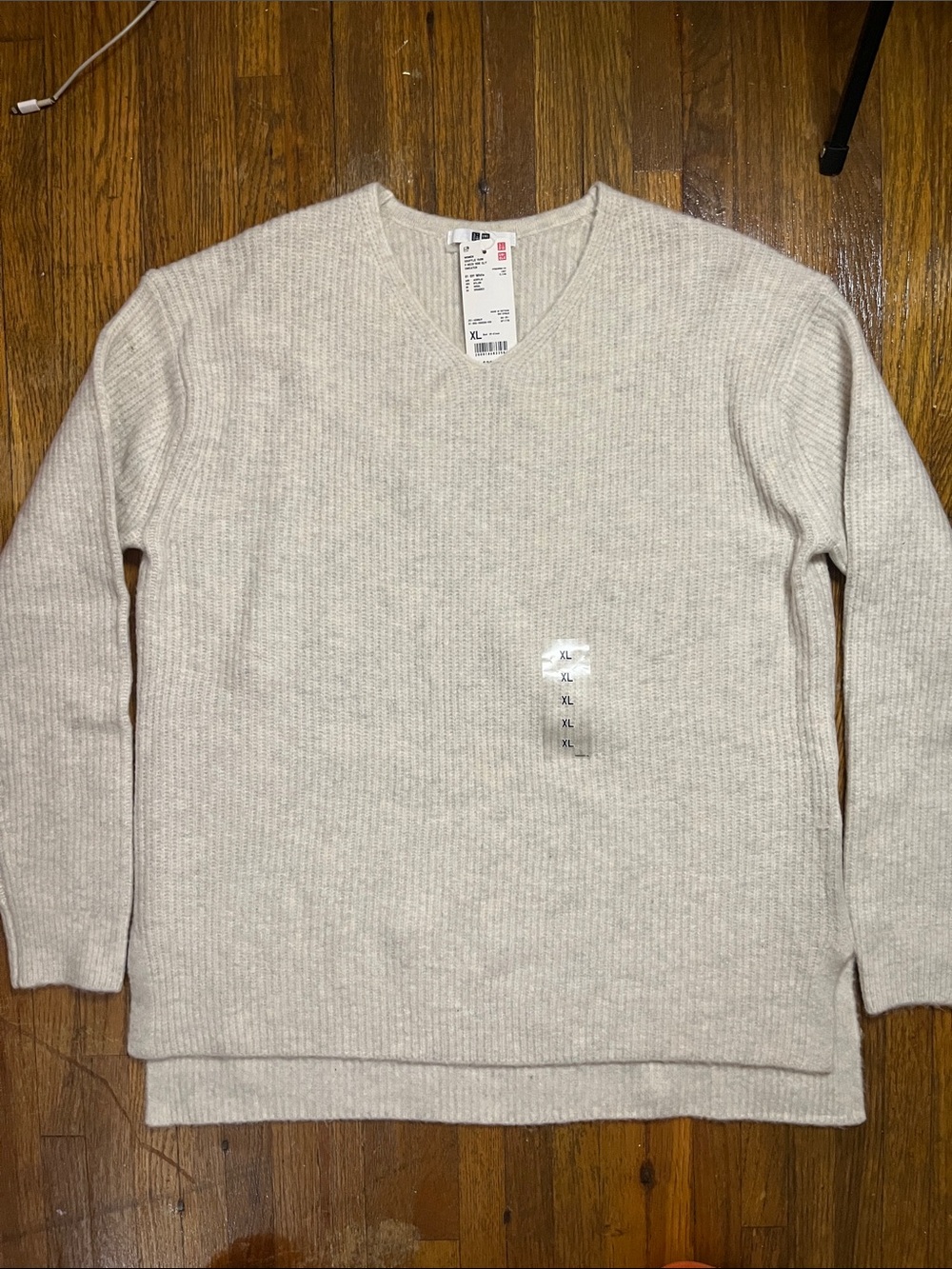 UNIQLO- Cream V‑Neck Sweater